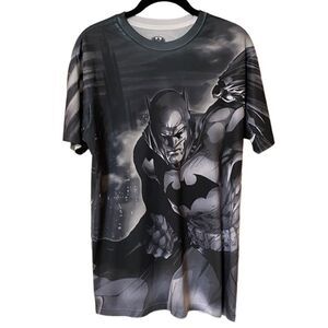 Batman DC Comics Men’s Moisture Wicking Caped One Clouds All Over Shirt Sz M